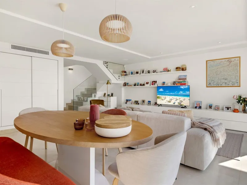 ICONIC SOUTH-FACING DUPLEX PENTHOUSE WITH PRIVATE SOLARIUM & POOL FOR SALE
