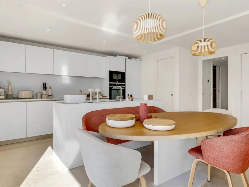ICONIC SOUTH-FACING DUPLEX PENTHOUSE WITH PRIVATE SOLARIUM & POOL FOR SALE
