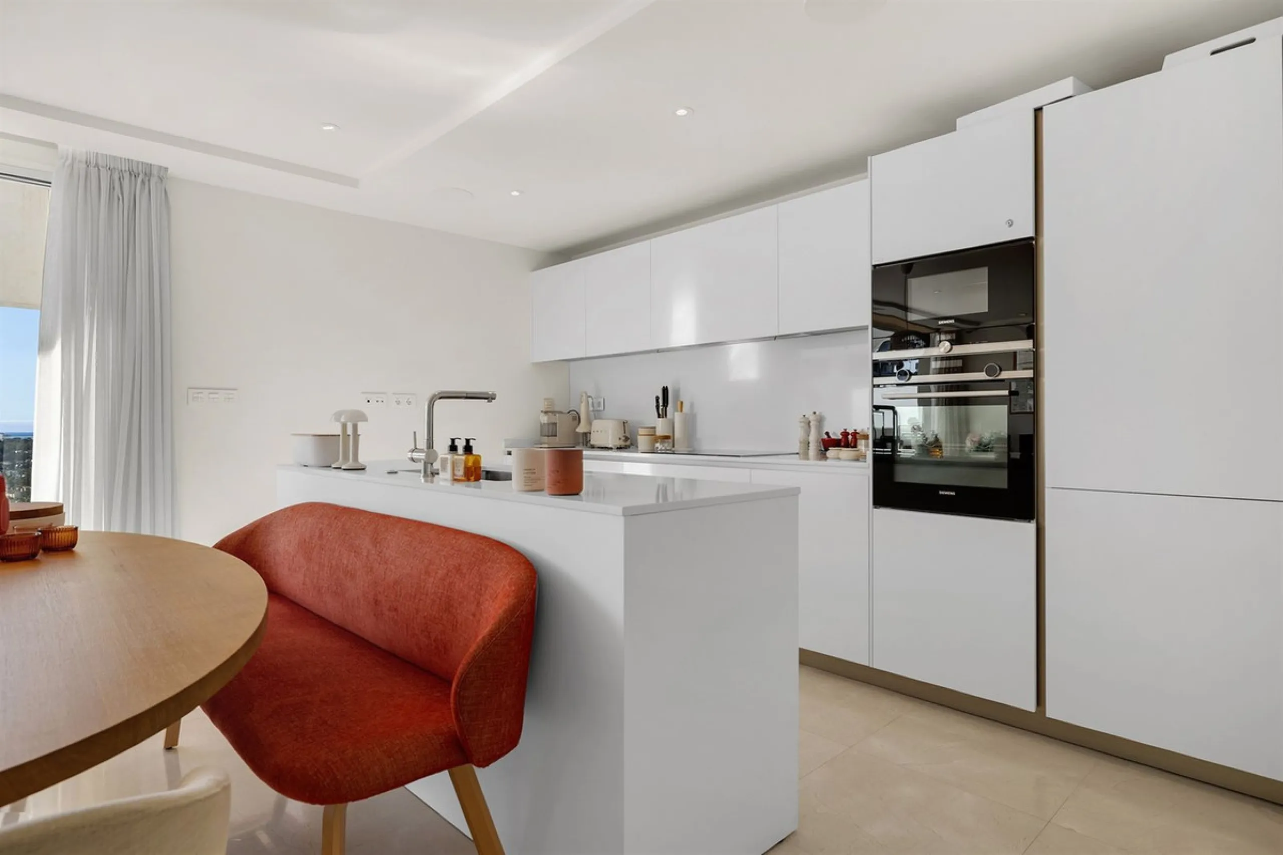 ICONIC SOUTH-FACING DUPLEX PENTHOUSE WITH PRIVATE SOLARIUM & POOL FOR SALE
