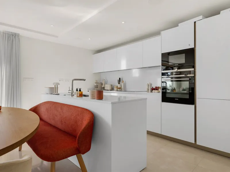 ICONIC SOUTH-FACING DUPLEX PENTHOUSE WITH PRIVATE SOLARIUM & POOL FOR SALE