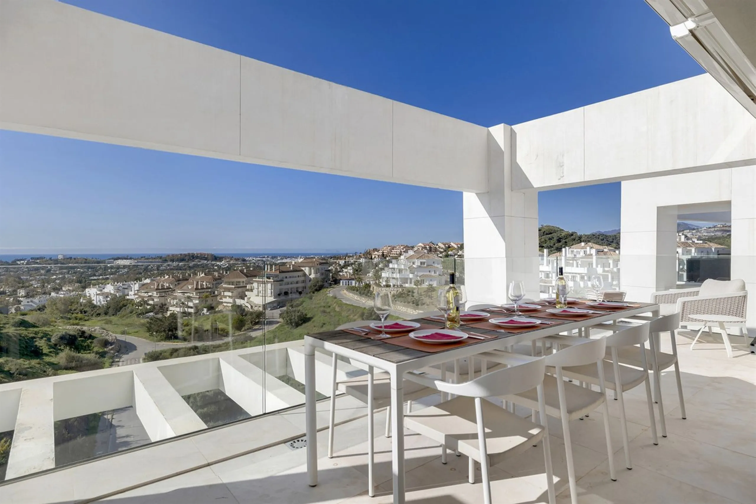 ICONIC SOUTH-FACING DUPLEX PENTHOUSE WITH PRIVATE SOLARIUM & POOL FOR SALE