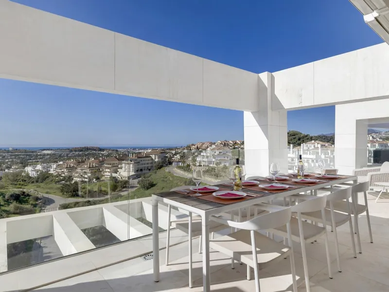 ICONIC SOUTH-FACING DUPLEX PENTHOUSE WITH PRIVATE SOLARIUM & POOL FOR SALE