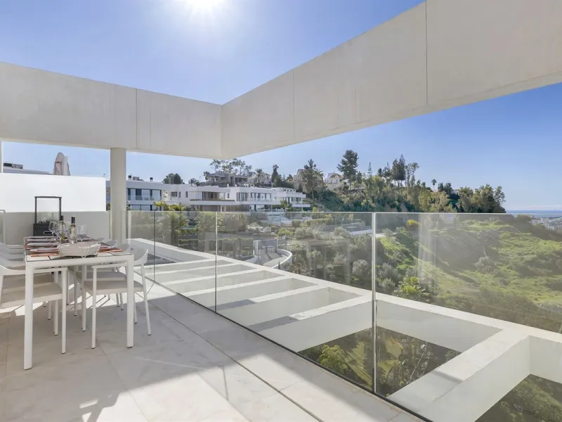 ICONIC SOUTH-FACING DUPLEX PENTHOUSE WITH PRIVATE SOLARIUM & POOL FOR SALE