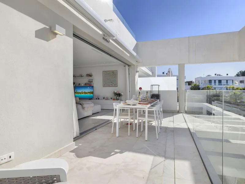 ICONIC SOUTH-FACING DUPLEX PENTHOUSE WITH PRIVATE SOLARIUM & POOL FOR SALE