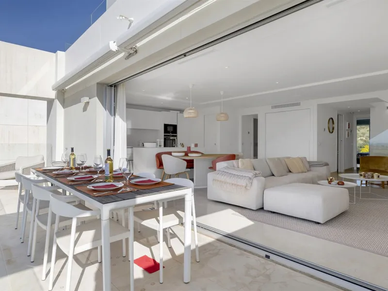 ICONIC SOUTH-FACING DUPLEX PENTHOUSE WITH PRIVATE SOLARIUM & POOL FOR SALE