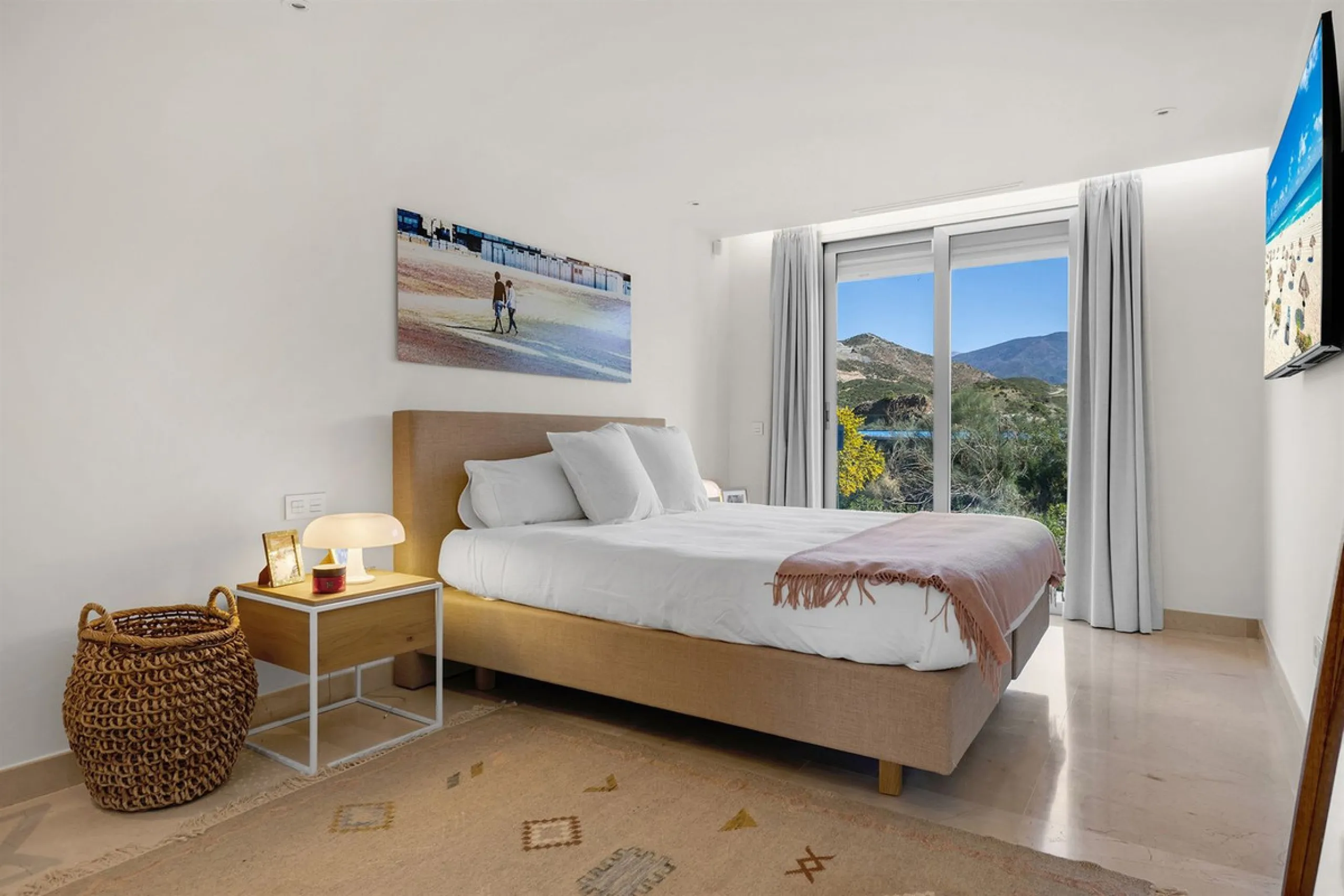 ICONIC SOUTH-FACING DUPLEX PENTHOUSE WITH PRIVATE SOLARIUM & POOL FOR SALE