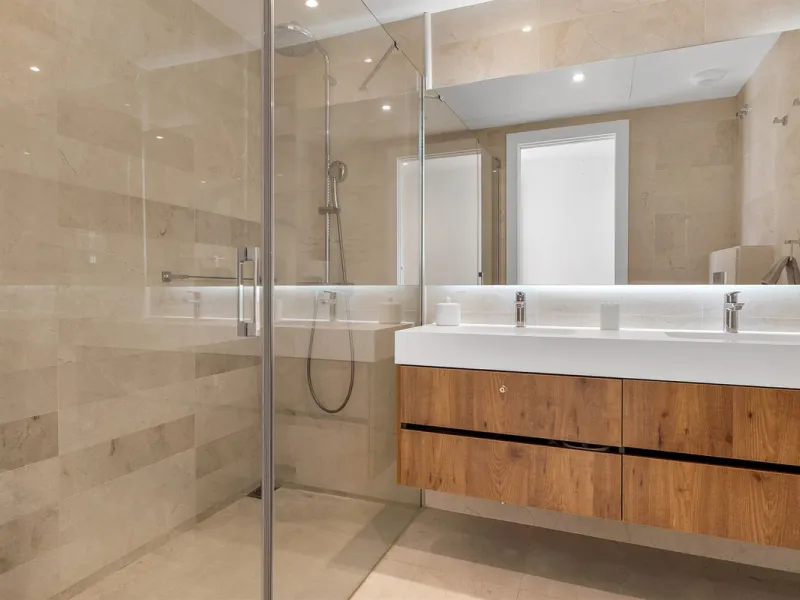 ICONIC SOUTH-FACING DUPLEX PENTHOUSE WITH PRIVATE SOLARIUM & POOL FOR SALE