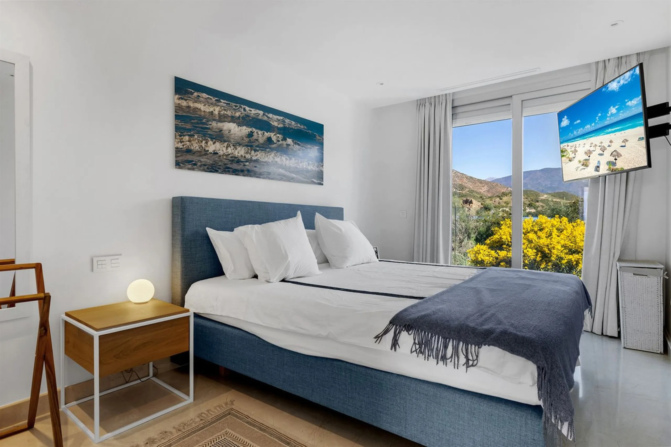 ICONIC SOUTH-FACING DUPLEX PENTHOUSE WITH PRIVATE SOLARIUM & POOL FOR SALE