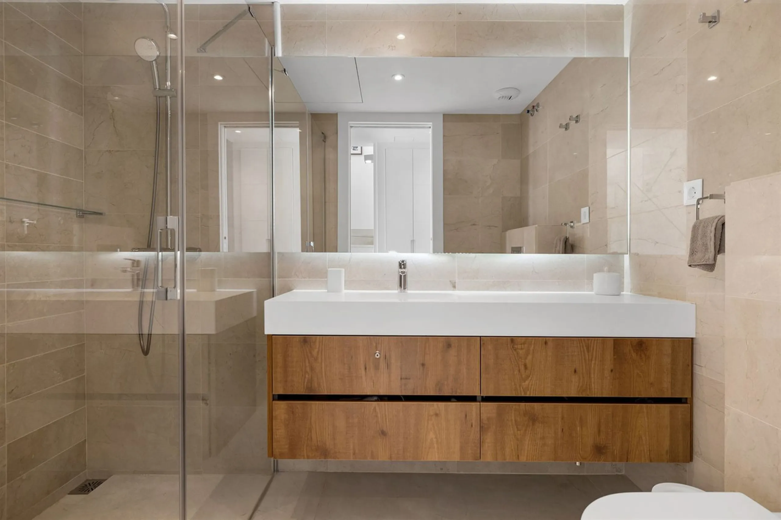 ICONIC SOUTH-FACING DUPLEX PENTHOUSE WITH PRIVATE SOLARIUM & POOL FOR SALE