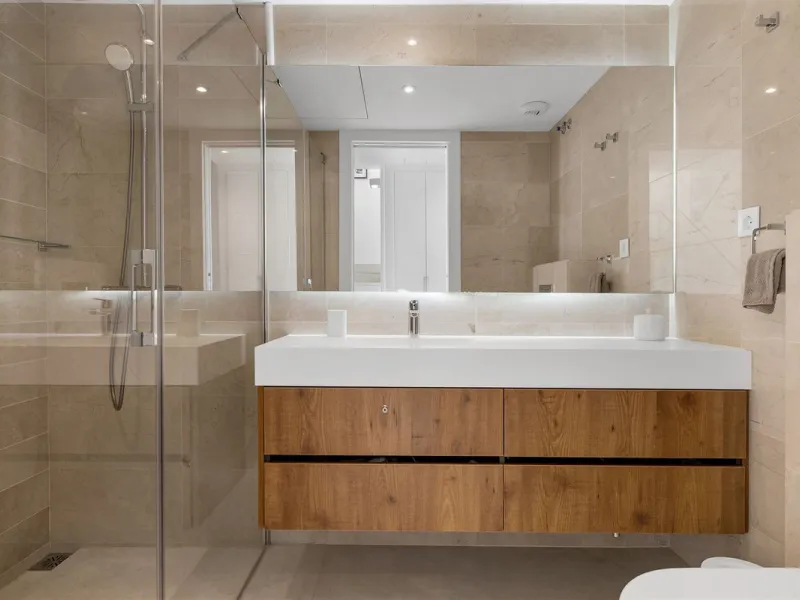 ICONIC SOUTH-FACING DUPLEX PENTHOUSE WITH PRIVATE SOLARIUM & POOL FOR SALE