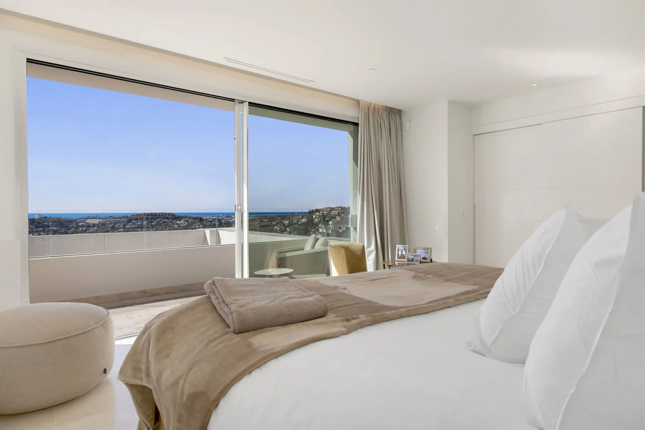 ICONIC SOUTH-FACING DUPLEX PENTHOUSE WITH PRIVATE SOLARIUM & POOL FOR SALE