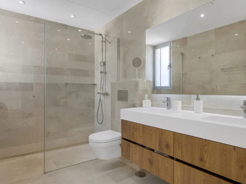 ICONIC SOUTH-FACING DUPLEX PENTHOUSE WITH PRIVATE SOLARIUM & POOL FOR SALE