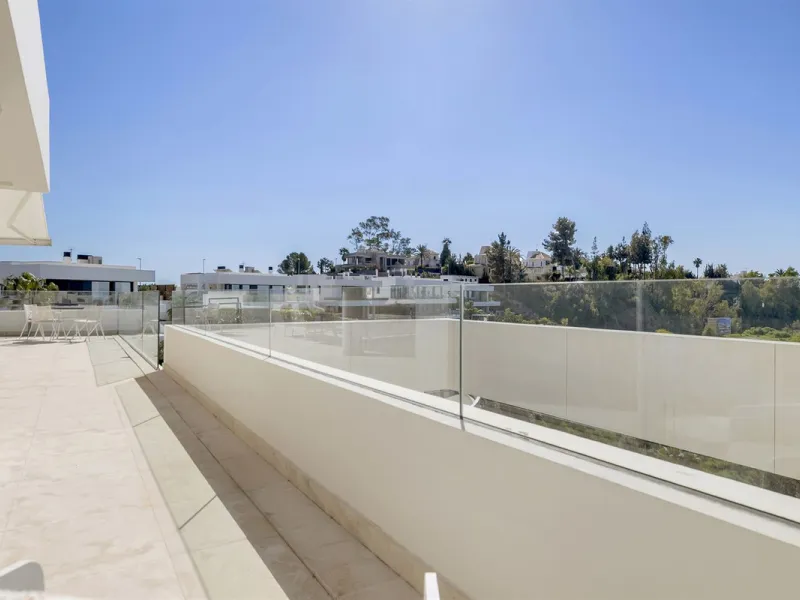 ICONIC SOUTH-FACING DUPLEX PENTHOUSE WITH PRIVATE SOLARIUM & POOL FOR SALE