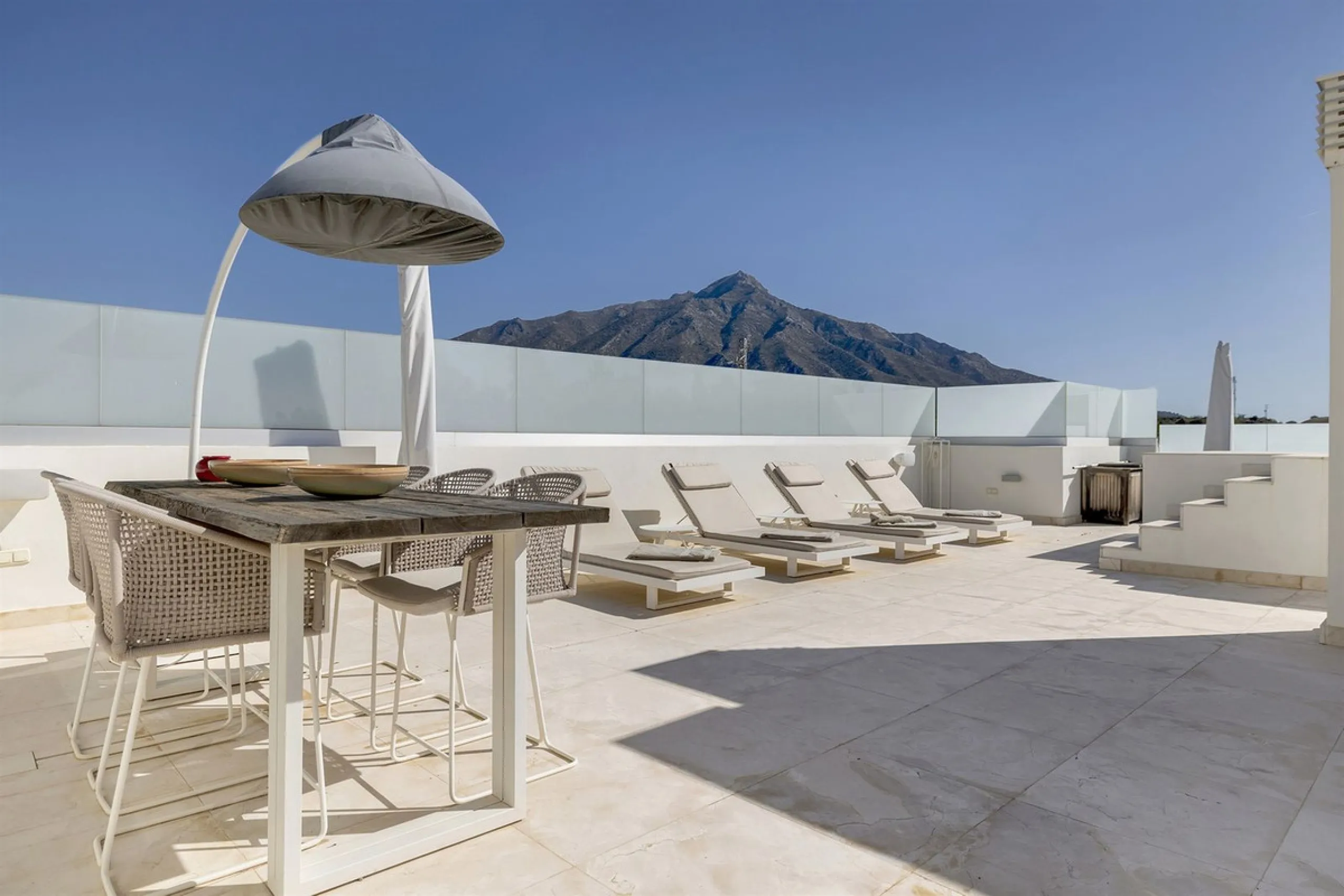 ICONIC SOUTH-FACING DUPLEX PENTHOUSE WITH PRIVATE SOLARIUM & POOL FOR SALE