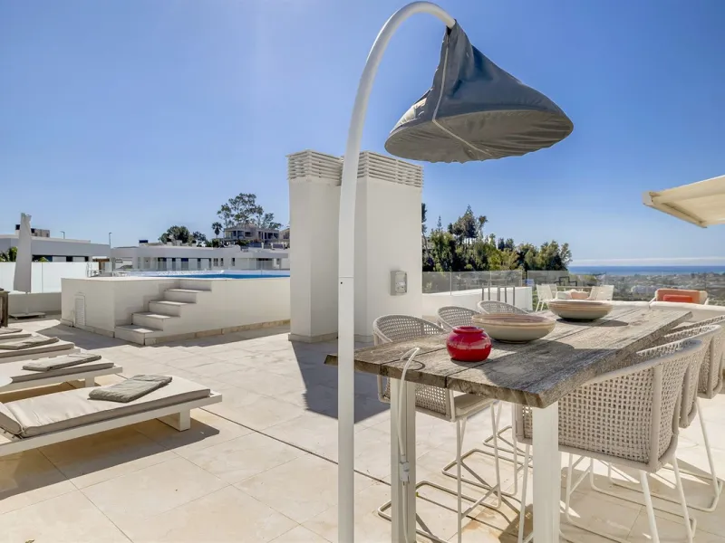 ICONIC SOUTH-FACING DUPLEX PENTHOUSE WITH PRIVATE SOLARIUM & POOL FOR SALE