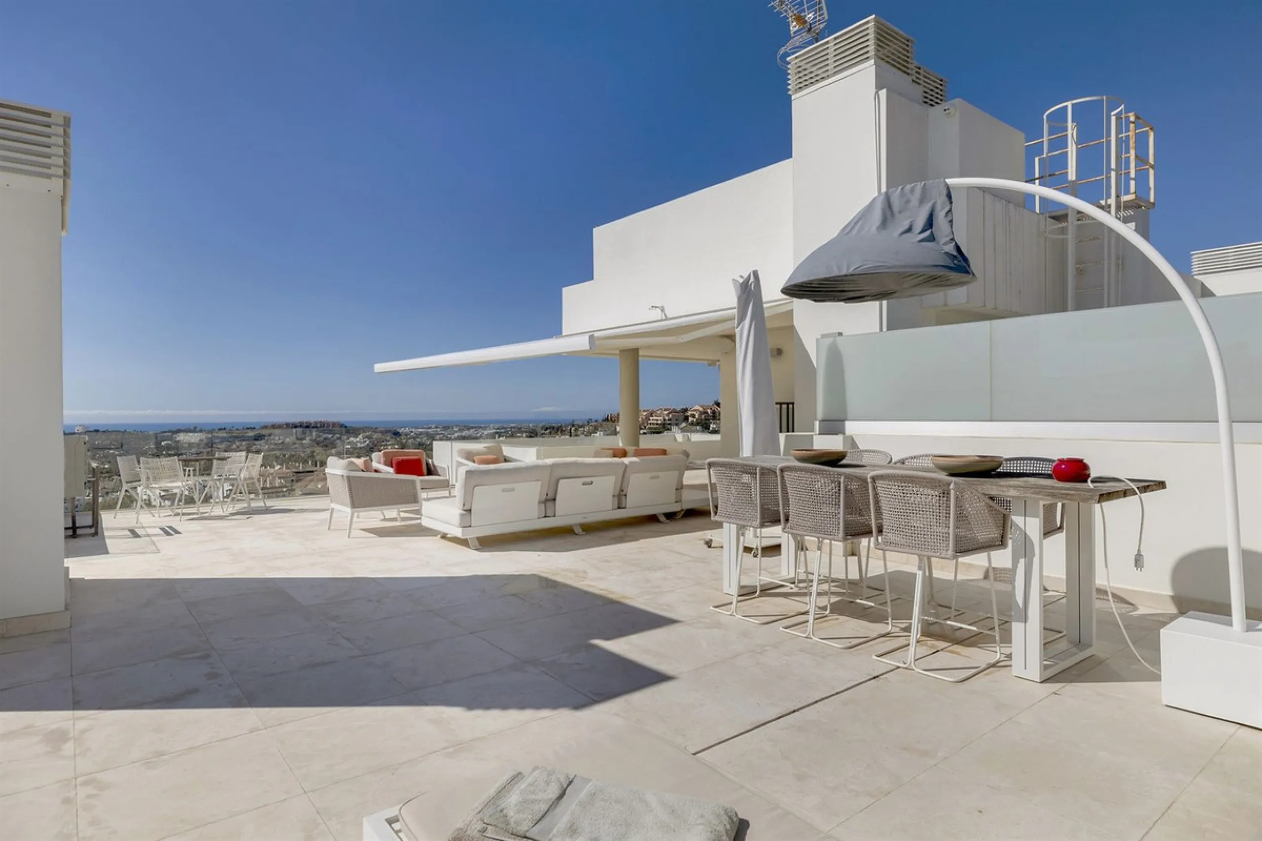 ICONIC SOUTH-FACING DUPLEX PENTHOUSE WITH PRIVATE SOLARIUM & POOL FOR SALE