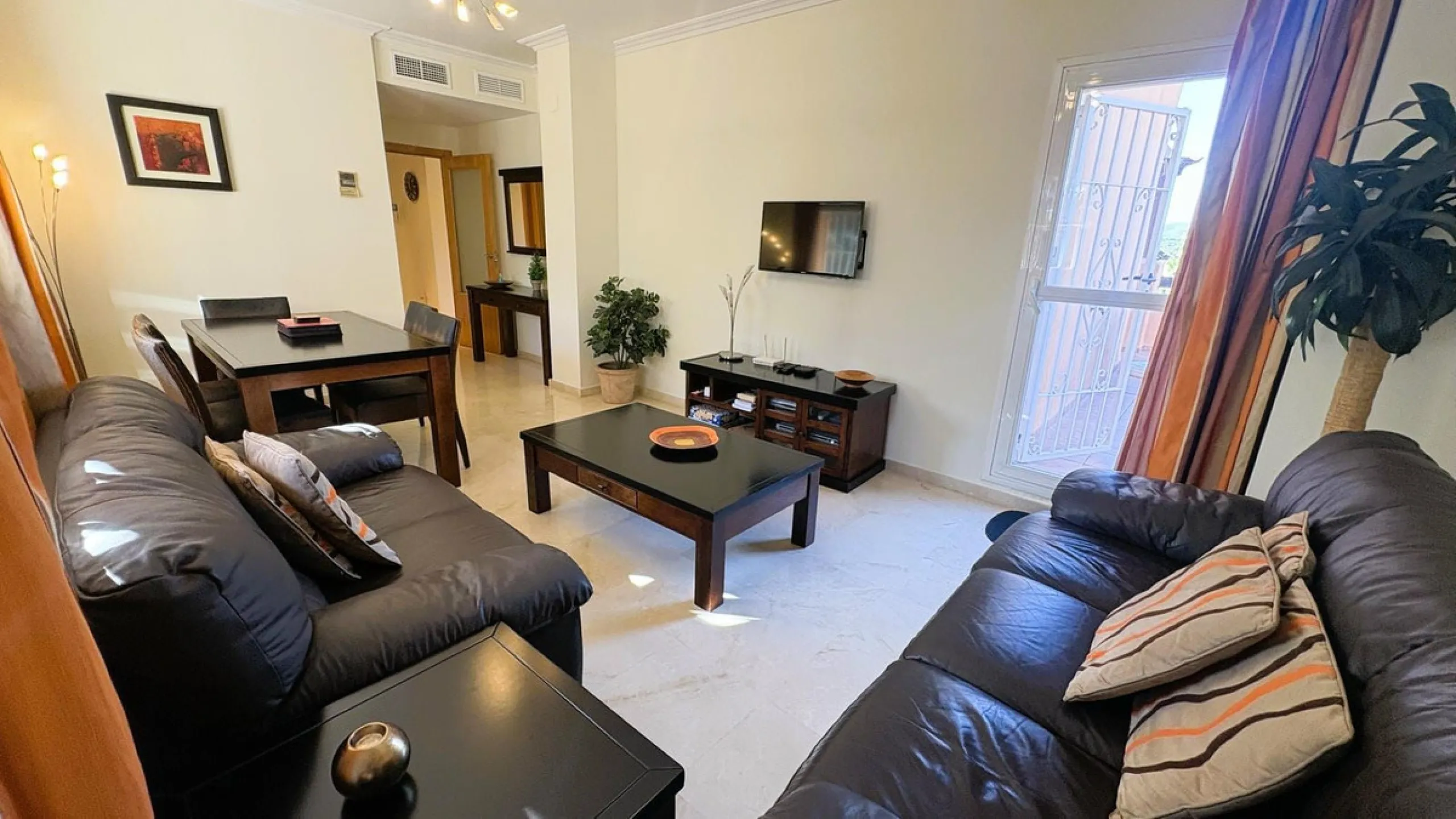 Apartment - Penthouse в продаже в Casares, Málaga. В доме 3 спален и 2 ванных комнат. Площадь дома 107 м²