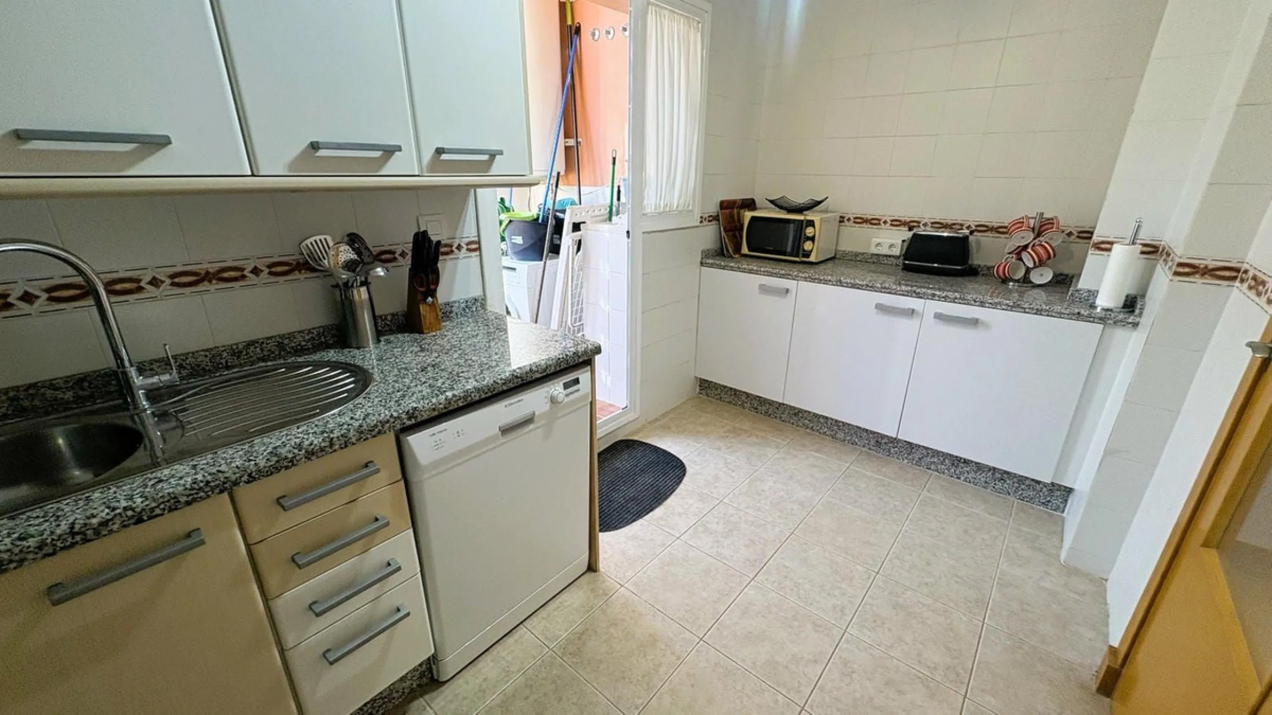 Apartment - Penthouse в продаже в Casares, Málaga. В доме 3 спален и 2 ванных комнат. Площадь дома 107 м²