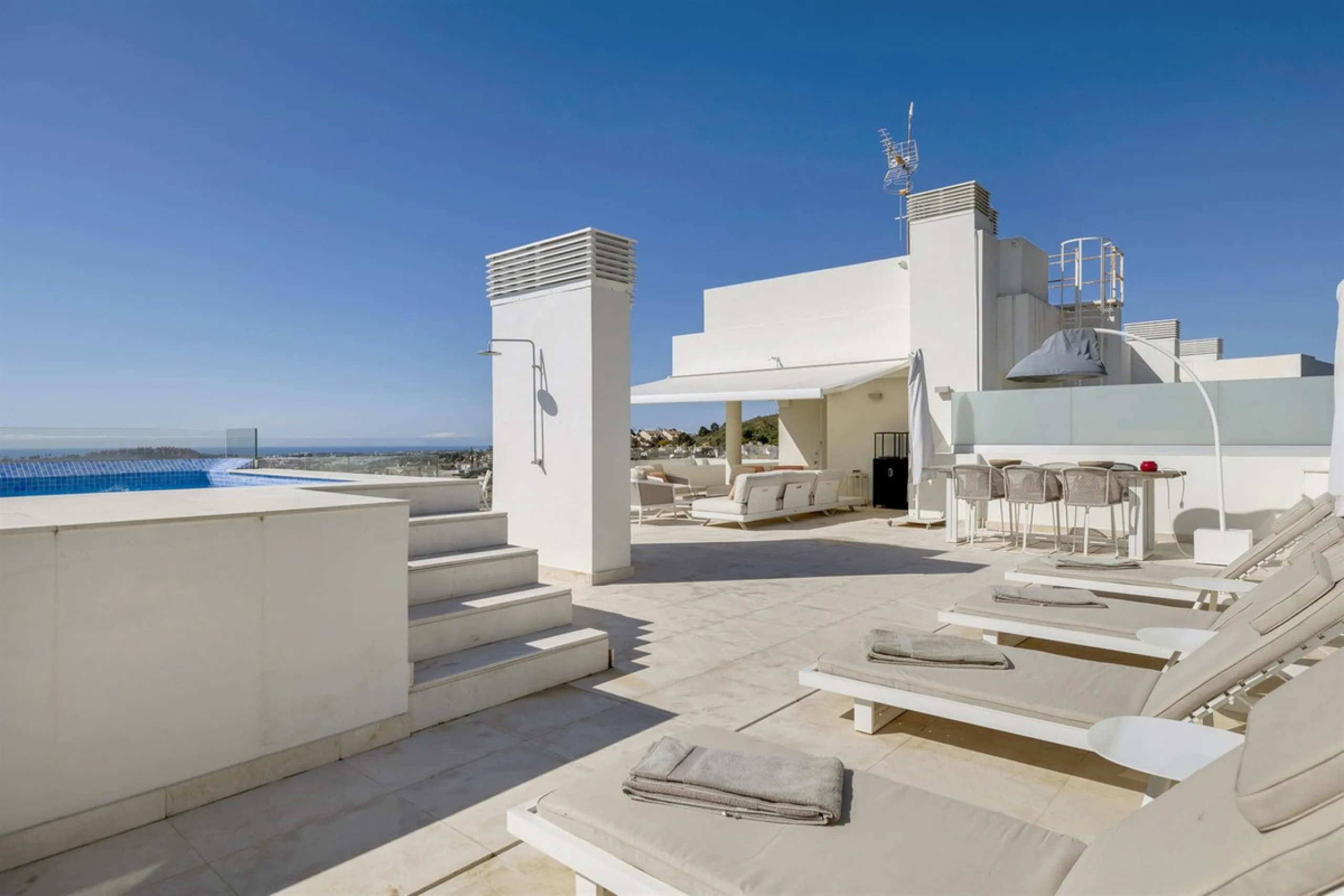 ICONIC SOUTH-FACING DUPLEX PENTHOUSE WITH PRIVATE SOLARIUM & POOL FOR SALE