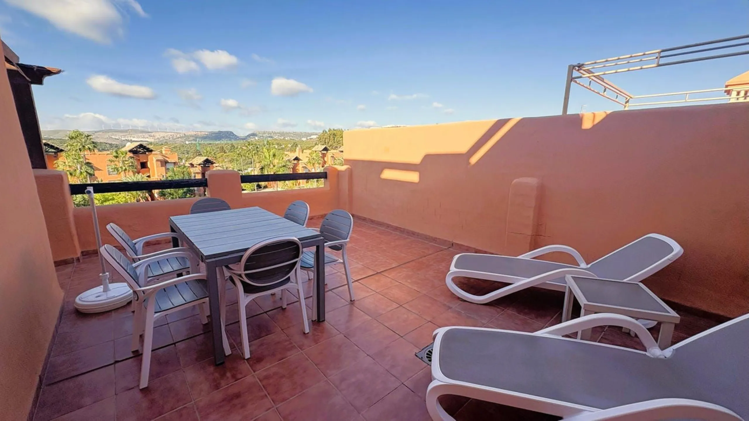 Apartment - Penthouse в продаже в Casares, Málaga. В доме 3 спален и 2 ванных комнат. Площадь дома 107 м²
