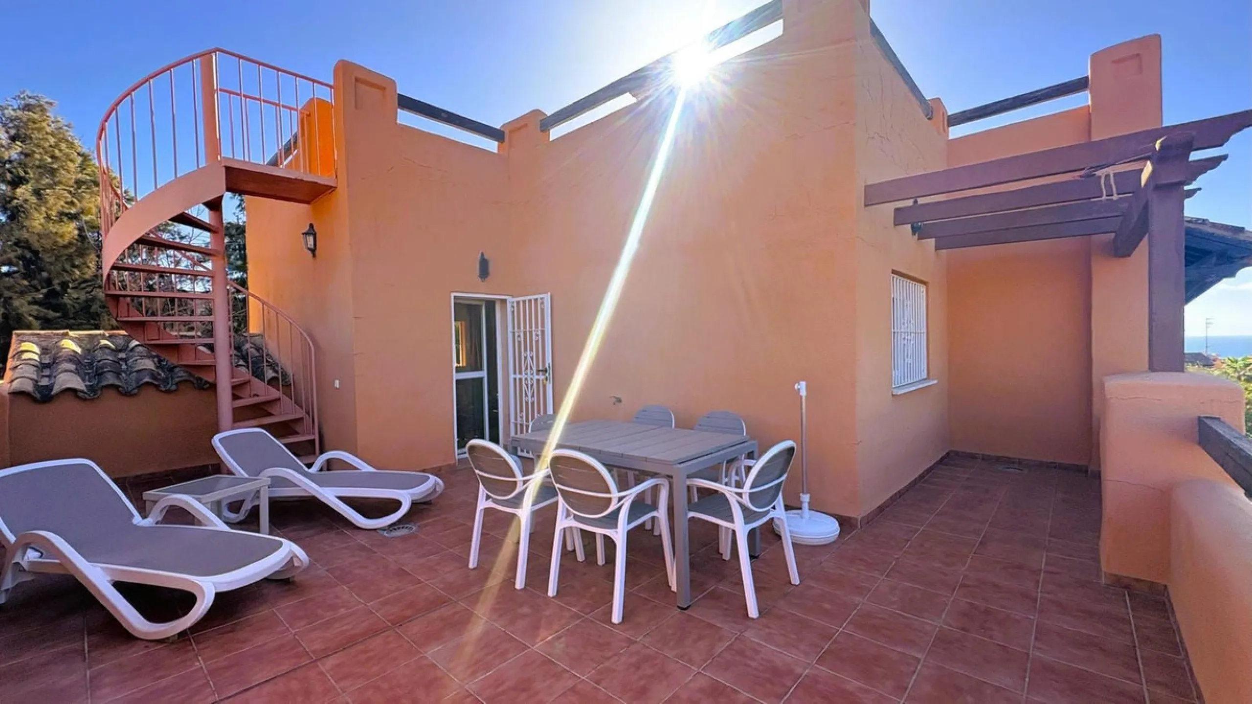 Apartment - Penthouse в продаже в Casares, Málaga. В доме 3 спален и 2 ванных комнат. Площадь дома 107 м²