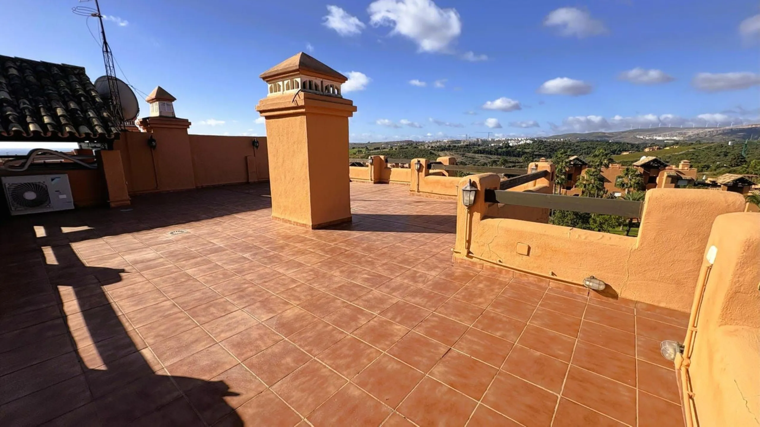 Apartment - Penthouse в продаже в Casares, Málaga. В доме 3 спален и 2 ванных комнат. Площадь дома 107 м²