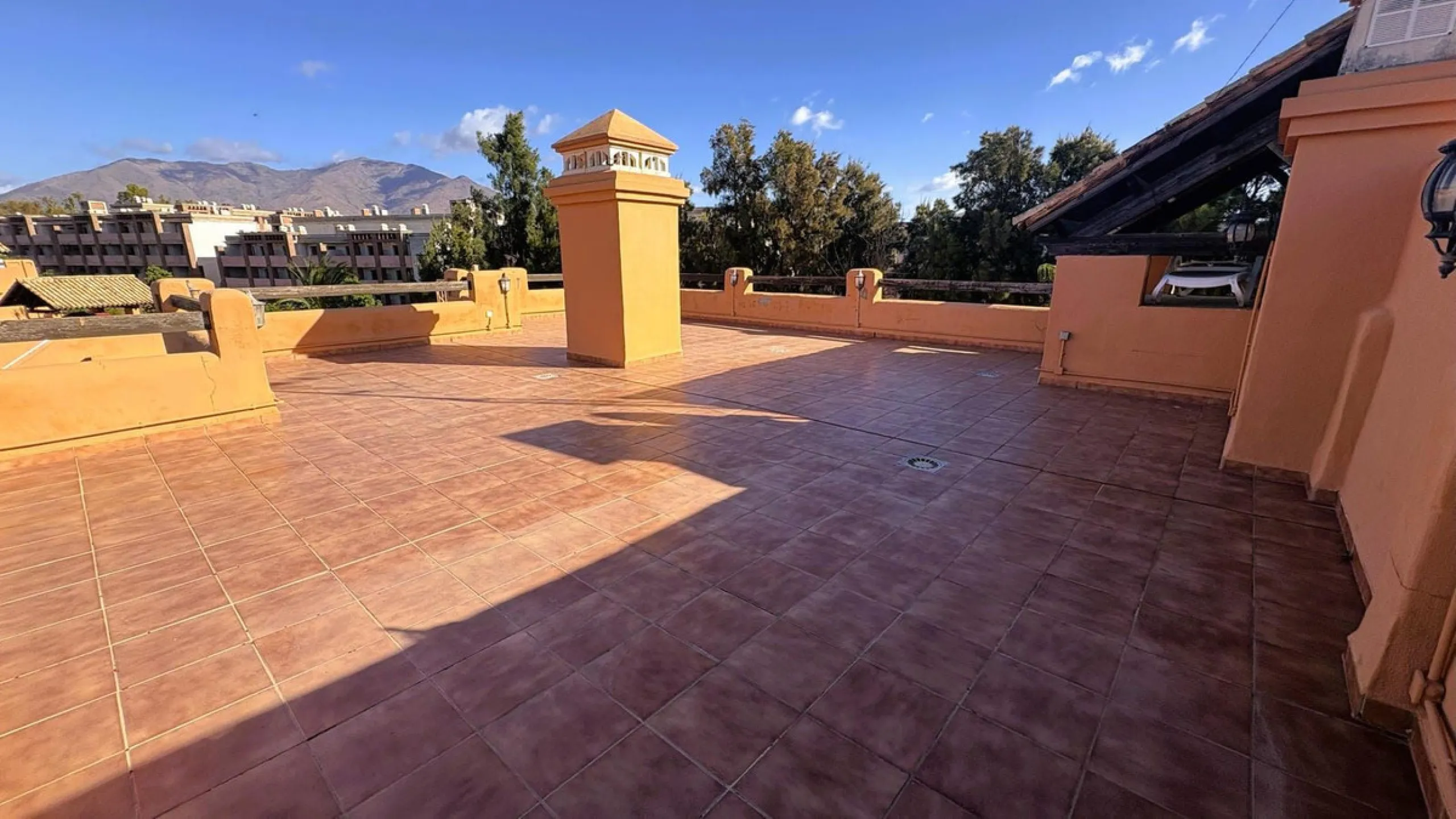 Apartment - Penthouse в продаже в Casares, Málaga. В доме 3 спален и 2 ванных комнат. Площадь дома 107 м²