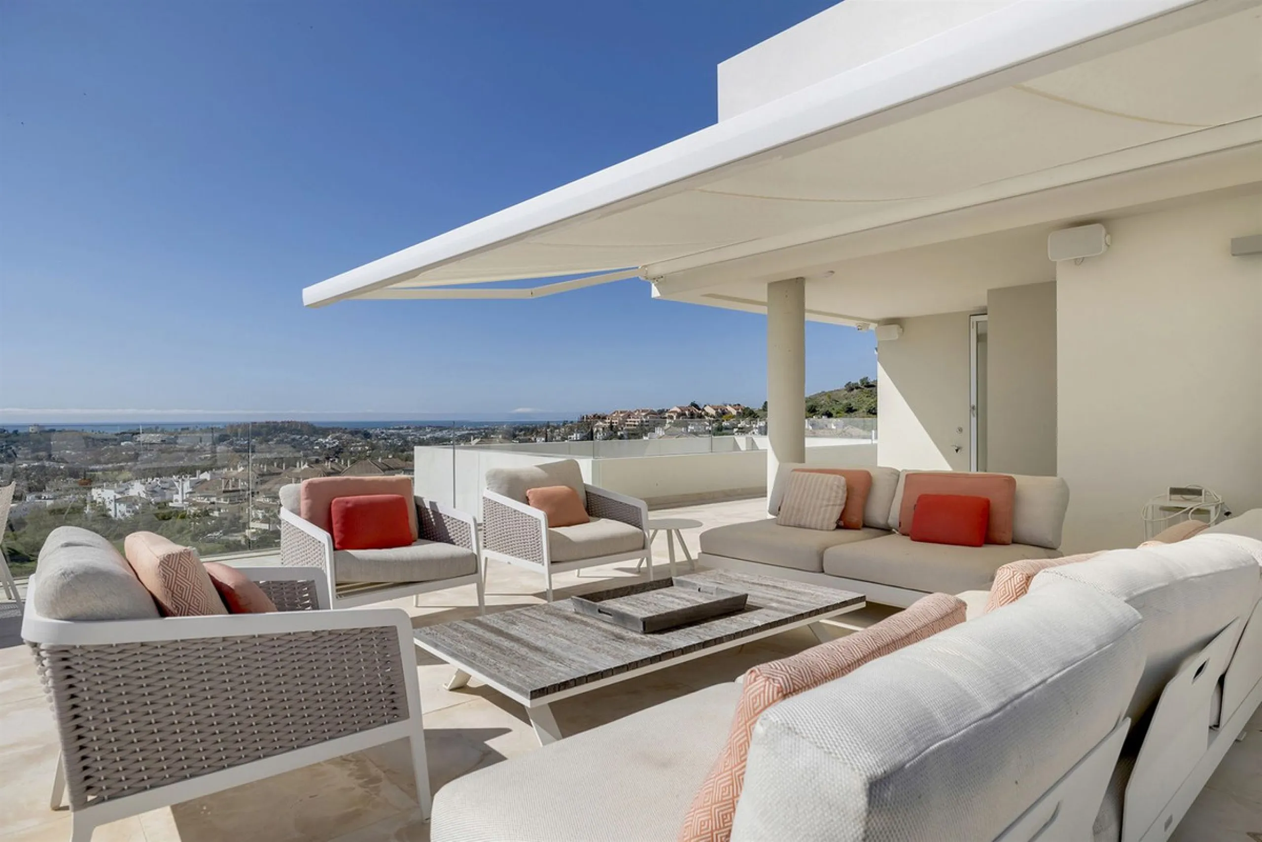 ICONIC SOUTH-FACING DUPLEX PENTHOUSE WITH PRIVATE SOLARIUM & POOL FOR SALE