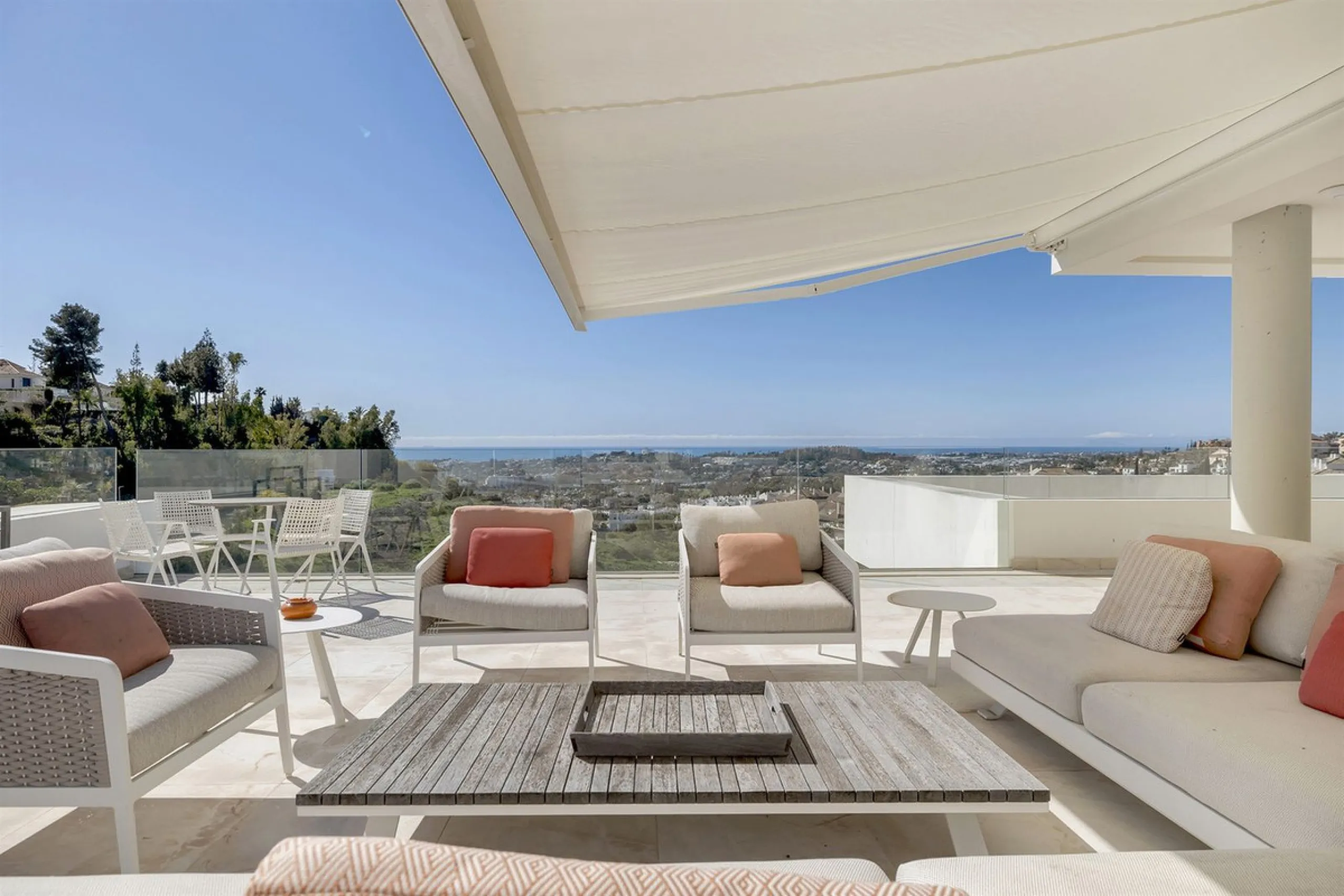 ICONIC SOUTH-FACING DUPLEX PENTHOUSE WITH PRIVATE SOLARIUM & POOL FOR SALE