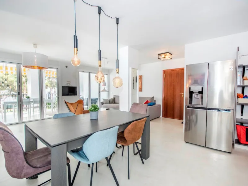 This elegant apartment, with a modernist touch, is located in the prestigious Parque Elviria urbanization in Marbella, Málaga, offering a bright and modern living experience. With three spacious bedrooms and two thoughtfully designed bathrooms, the interi