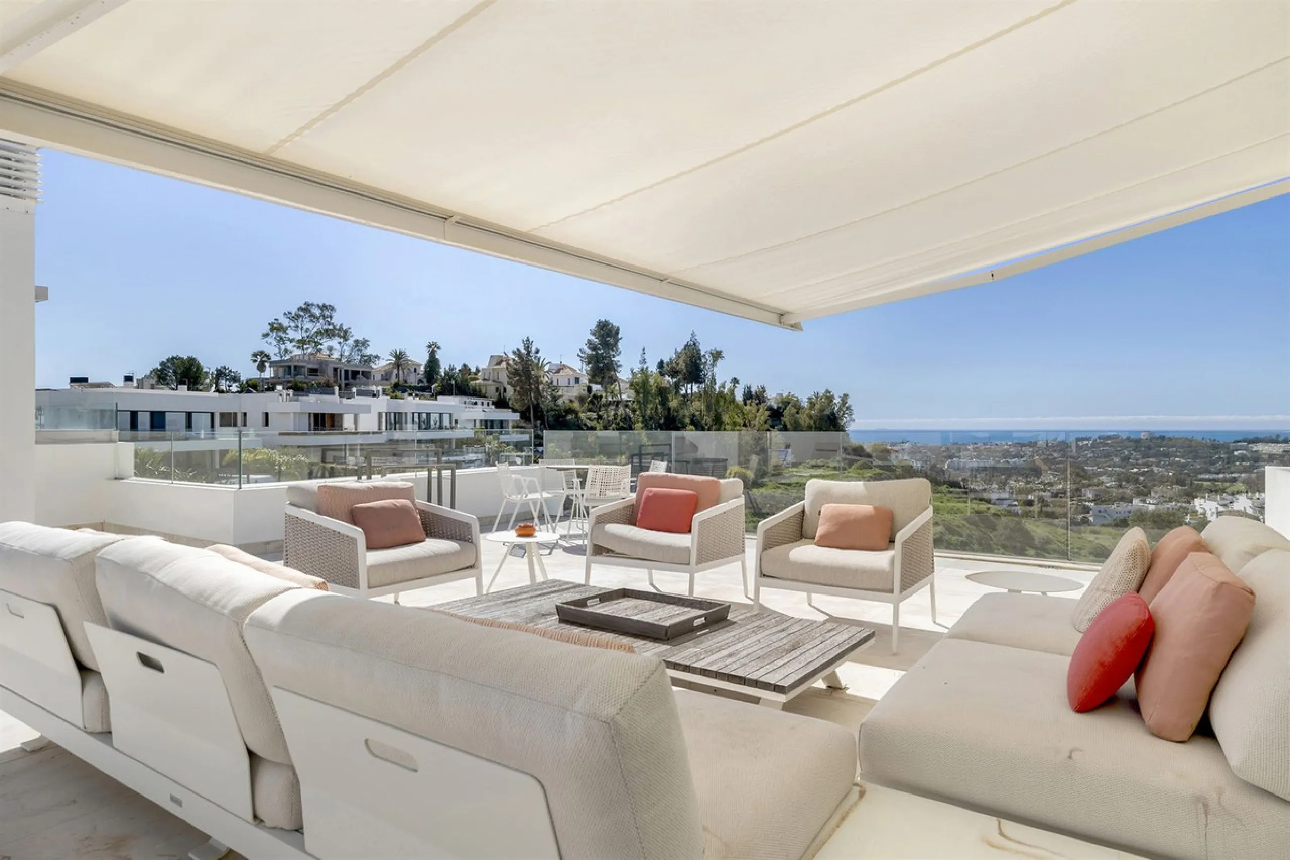 ICONIC SOUTH-FACING DUPLEX PENTHOUSE WITH PRIVATE SOLARIUM & POOL FOR SALE