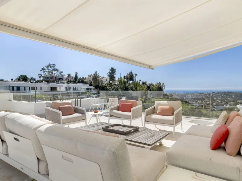 ICONIC SOUTH-FACING DUPLEX PENTHOUSE WITH PRIVATE SOLARIUM & POOL FOR SALE