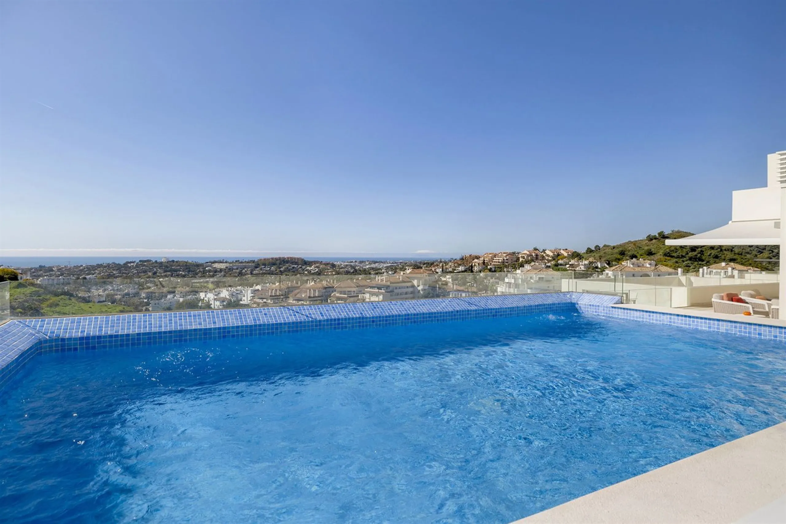 ICONIC SOUTH-FACING DUPLEX PENTHOUSE WITH PRIVATE SOLARIUM & POOL FOR SALE