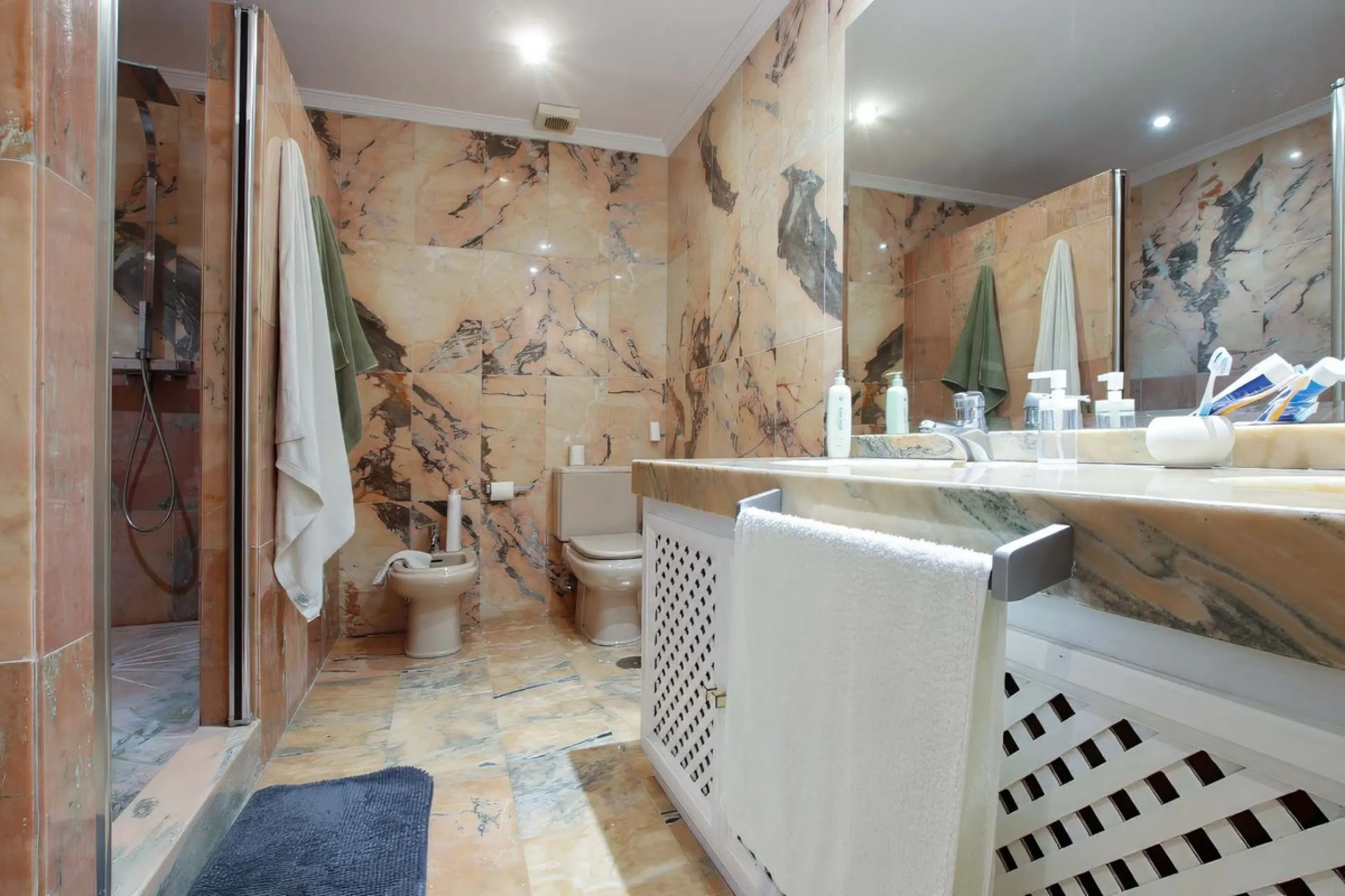 LUXURIOUS GROUND FLOOR APARTMENT FOR SALE IN PUERTO BANÚS, MARBELLA