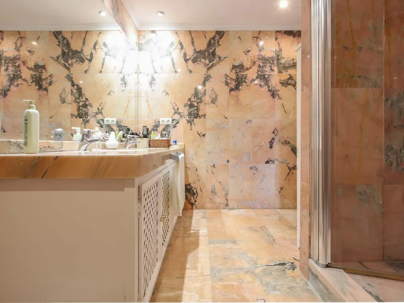 LUXURIOUS GROUND FLOOR APARTMENT FOR SALE IN PUERTO BANÚS, MARBELLA