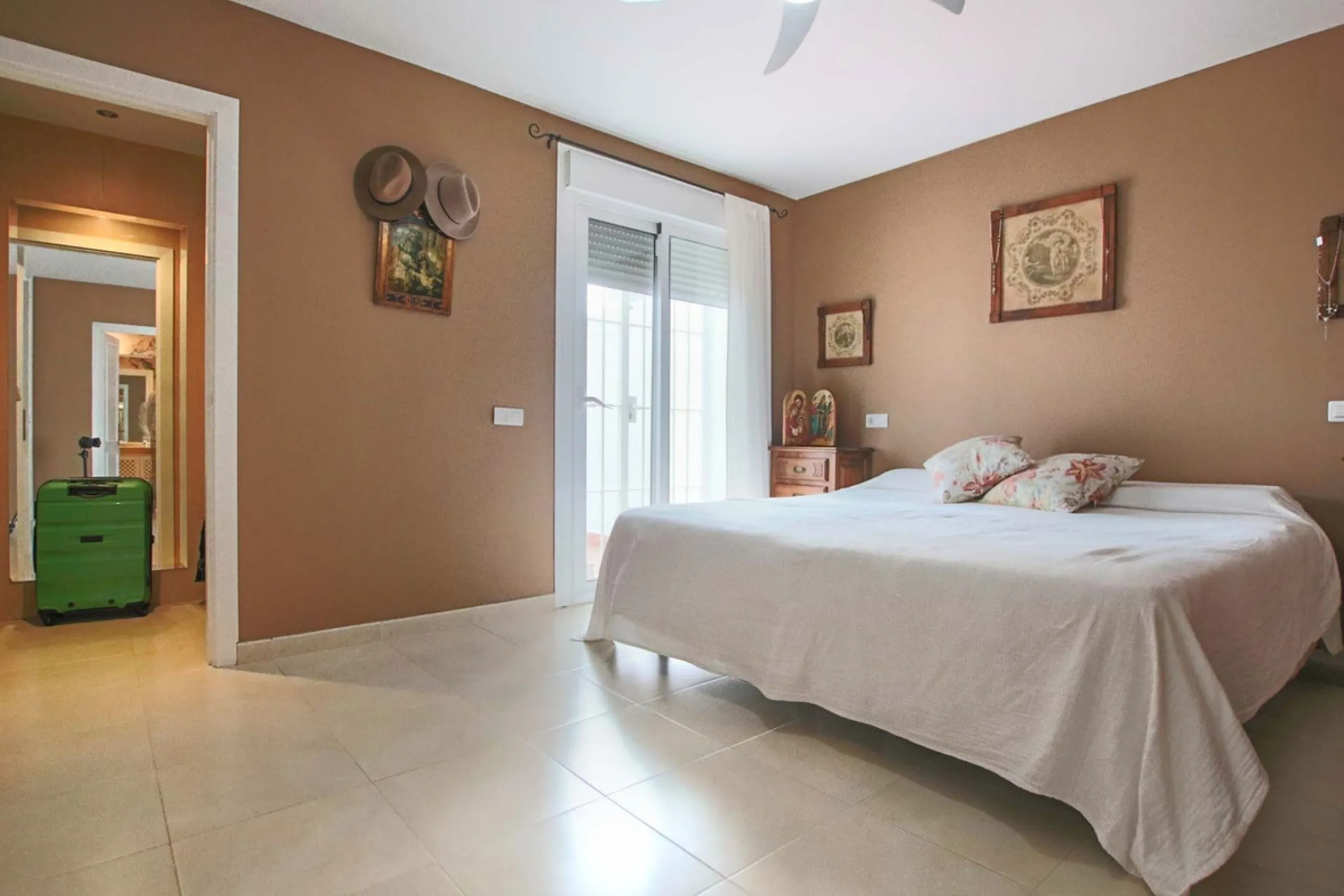 LUXURIOUS GROUND FLOOR APARTMENT FOR SALE IN PUERTO BANÚS, MARBELLA