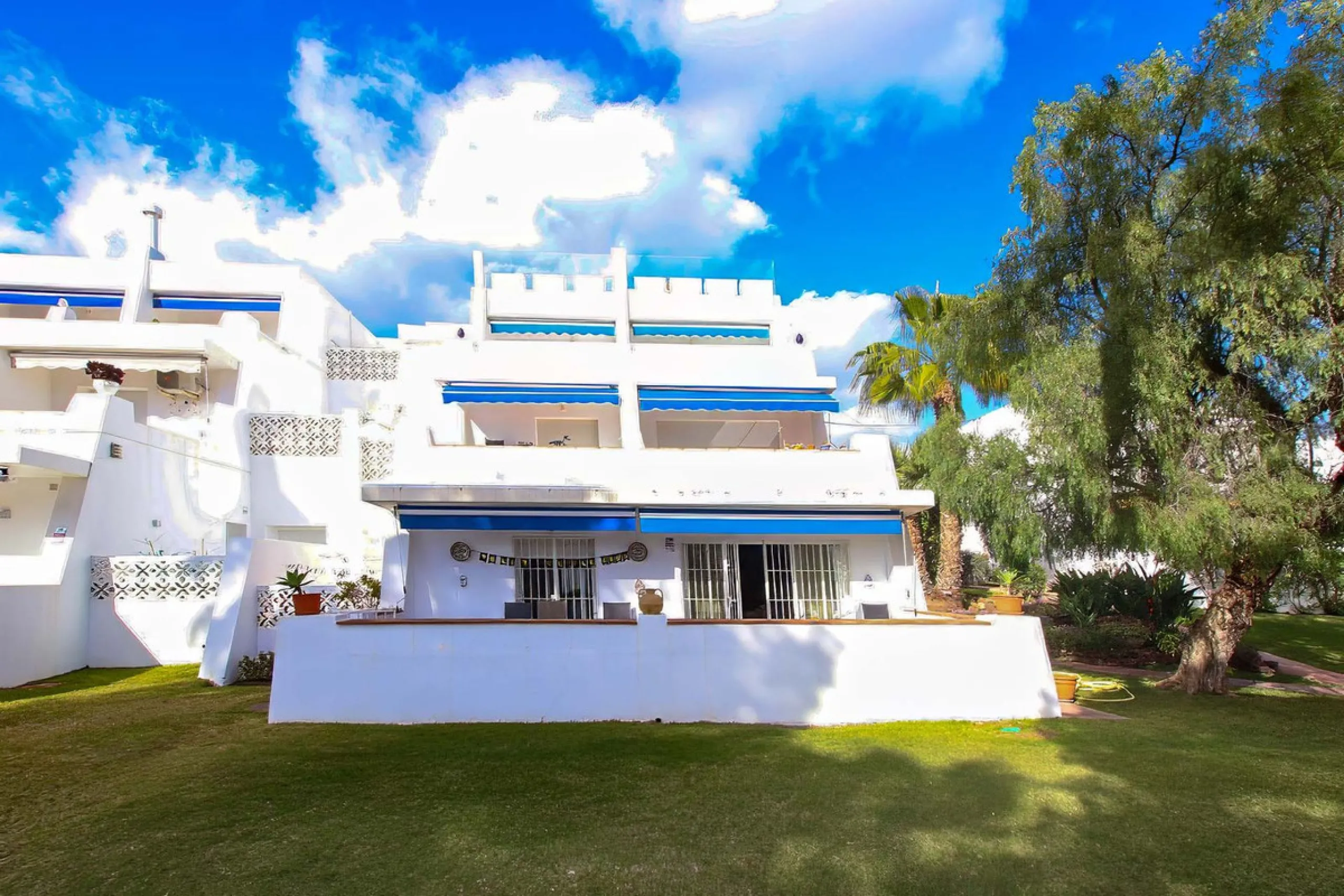 LUXURIOUS GROUND FLOOR APARTMENT FOR SALE IN PUERTO BANÚS, MARBELLA