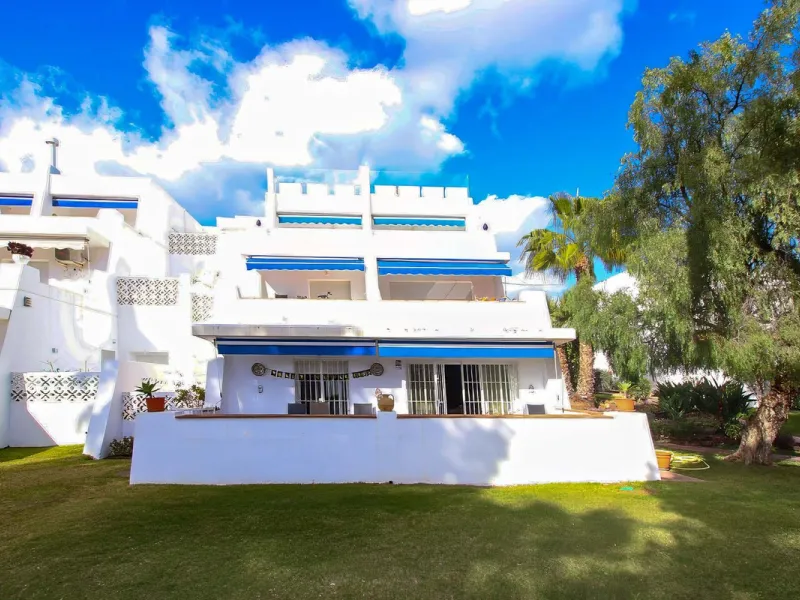 LUXURIOUS GROUND FLOOR APARTMENT FOR SALE IN PUERTO BANÚS, MARBELLA