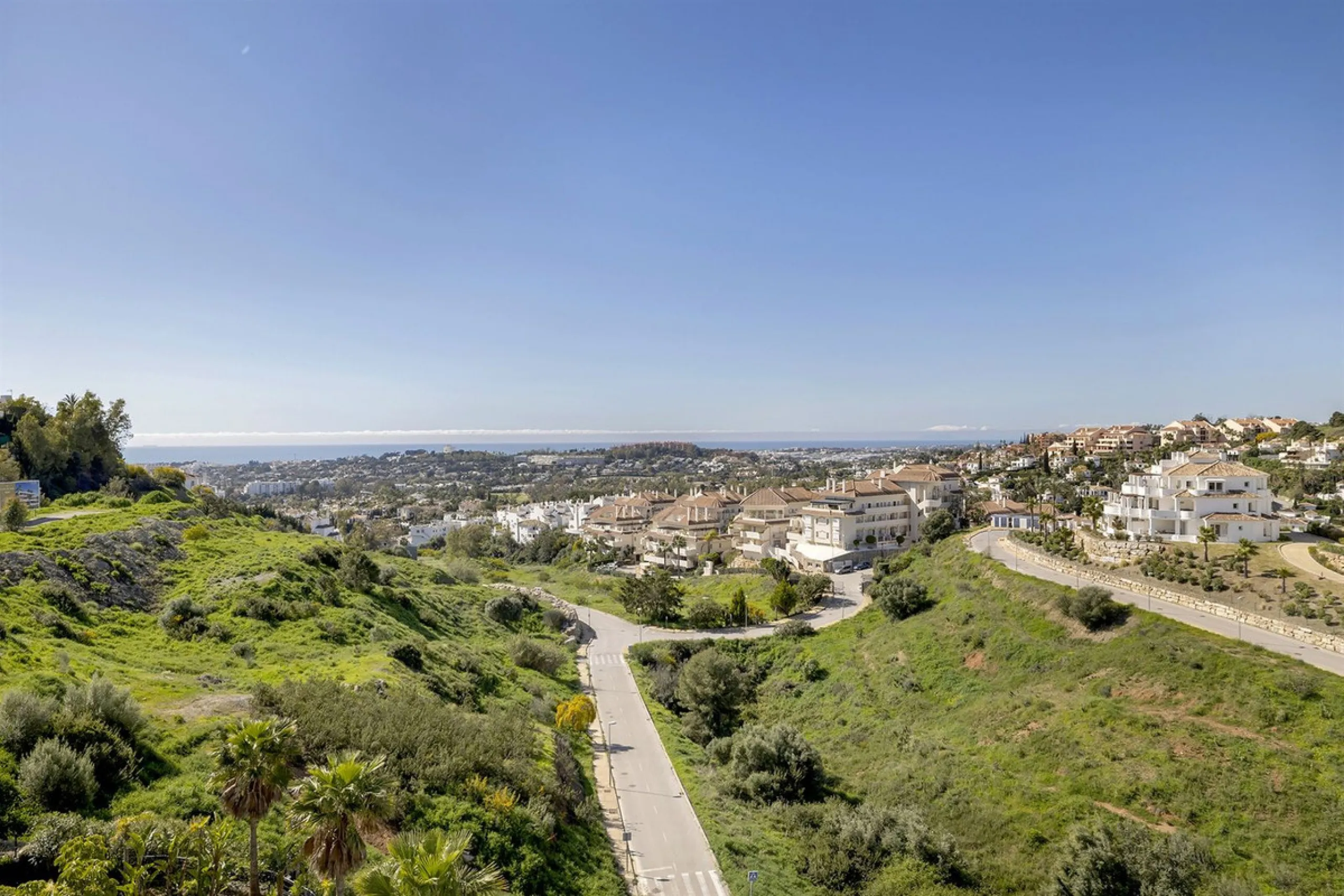 ICONIC SOUTH-FACING DUPLEX PENTHOUSE WITH PRIVATE SOLARIUM & POOL FOR SALE