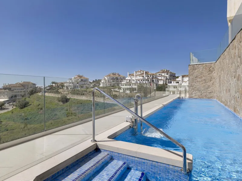 ICONIC SOUTH-FACING DUPLEX PENTHOUSE WITH PRIVATE SOLARIUM & POOL FOR SALE