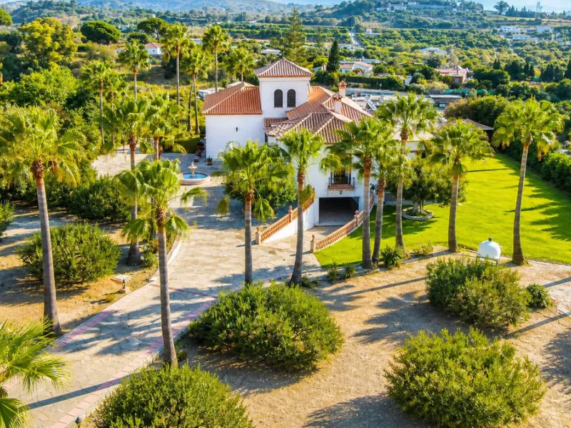 Charming Country Estate in El Padrón, Estepona — Just 5 Minutes from the Beach and Laguna Village