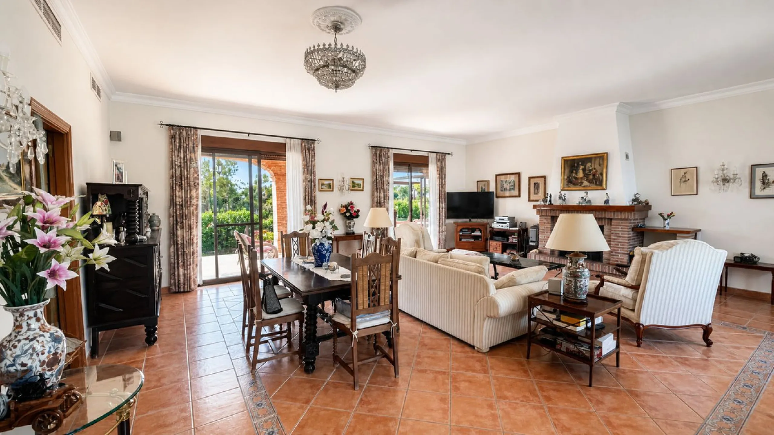 Charming Country Estate in El Padrón, Estepona — Just 5 Minutes from the Beach and Laguna Village