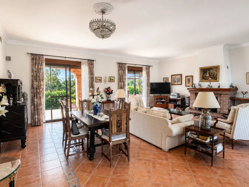 Charming Country Estate in El Padrón, Estepona — Just 5 Minutes from the Beach and Laguna Village