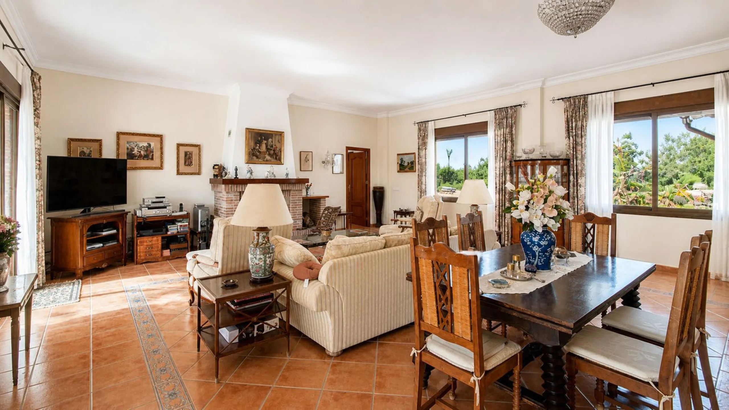 Charming Country Estate in El Padrón, Estepona — Just 5 Minutes from the Beach and Laguna Village