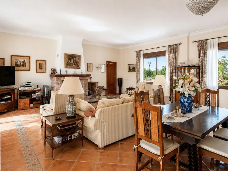 Charming Country Estate in El Padrón, Estepona — Just 5 Minutes from the Beach and Laguna Village