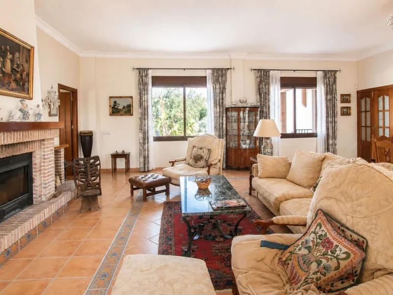Charming Country Estate in El Padrón, Estepona — Just 5 Minutes from the Beach and Laguna Village