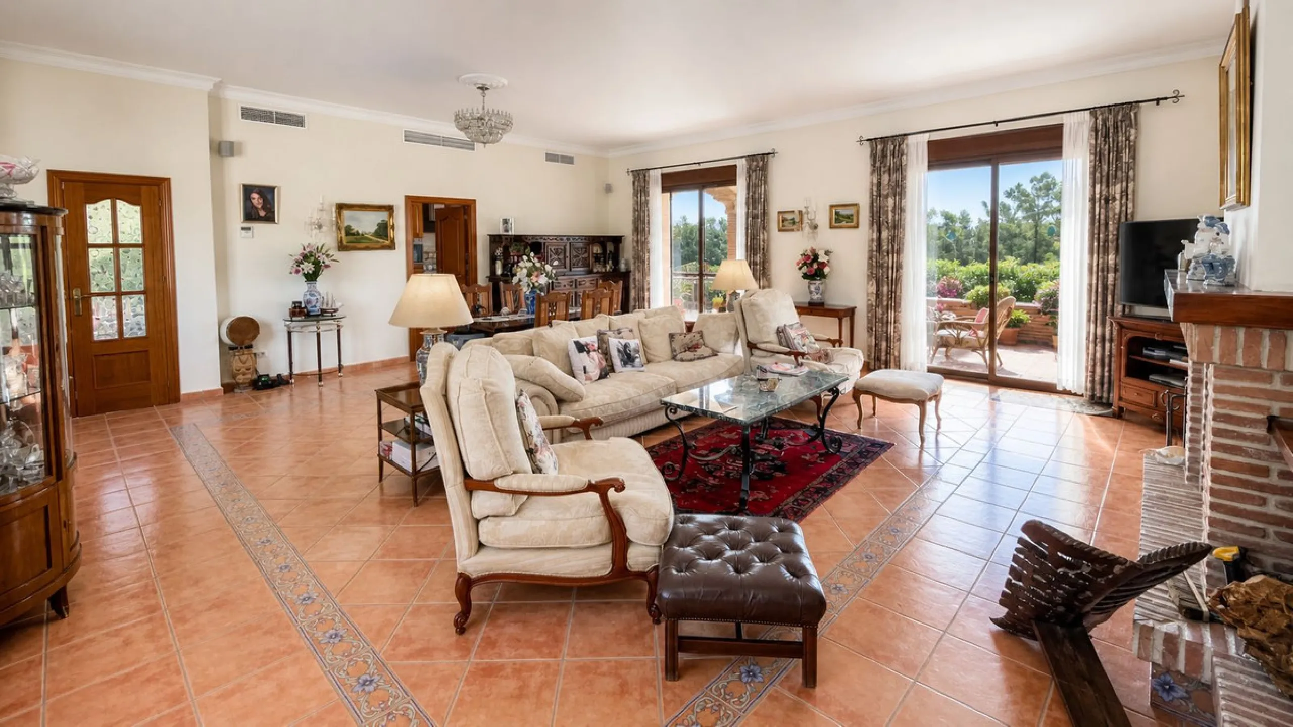 Charming Country Estate in El Padrón, Estepona — Just 5 Minutes from the Beach and Laguna Village