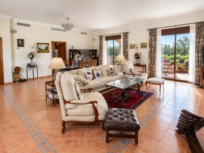 Charming Country Estate in El Padrón, Estepona — Just 5 Minutes from the Beach and Laguna Village