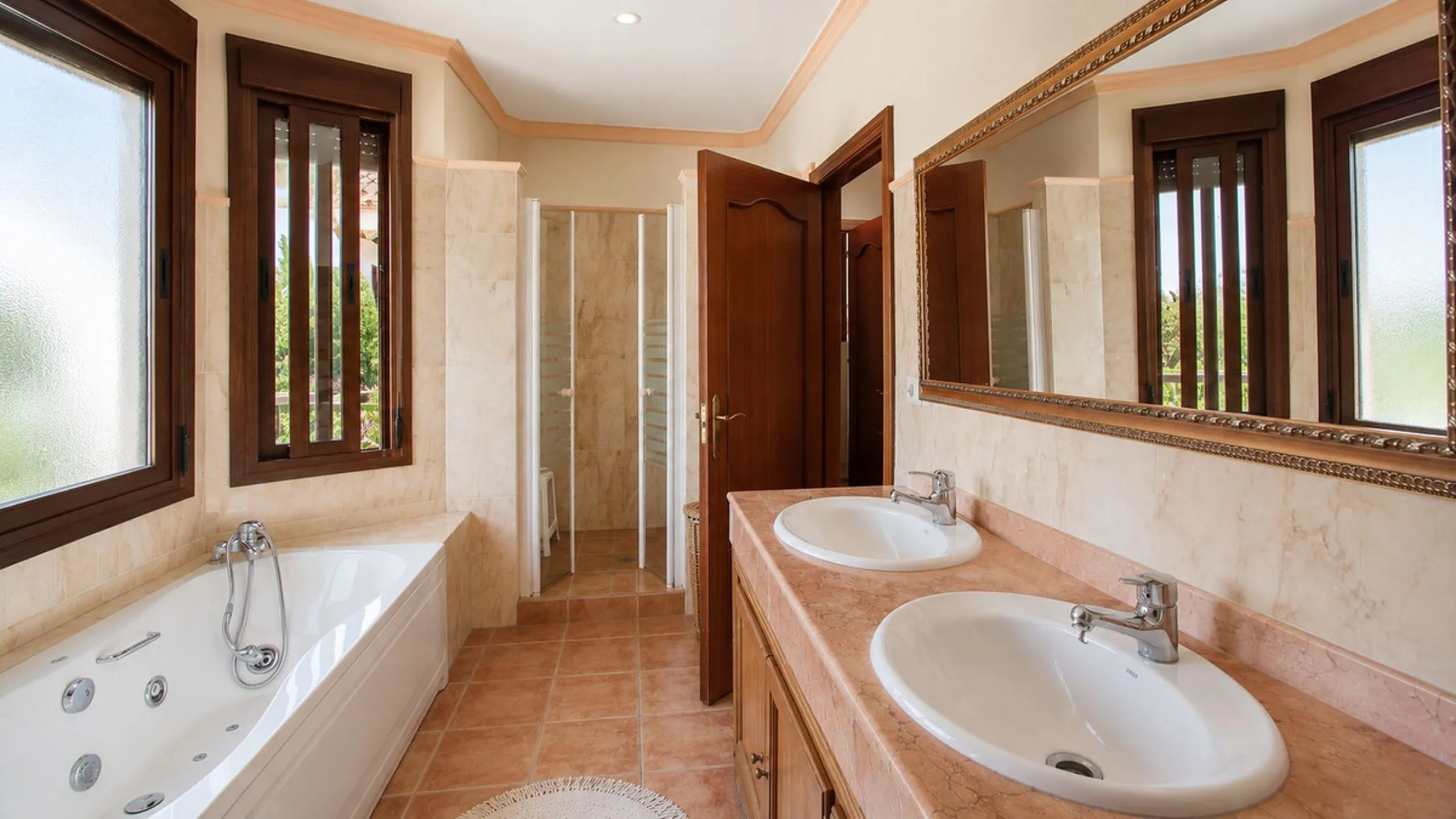 Charming Country Estate in El Padrón, Estepona — Just 5 Minutes from the Beach and Laguna Village