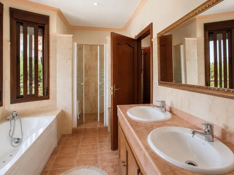 Charming Country Estate in El Padrón, Estepona — Just 5 Minutes from the Beach and Laguna Village